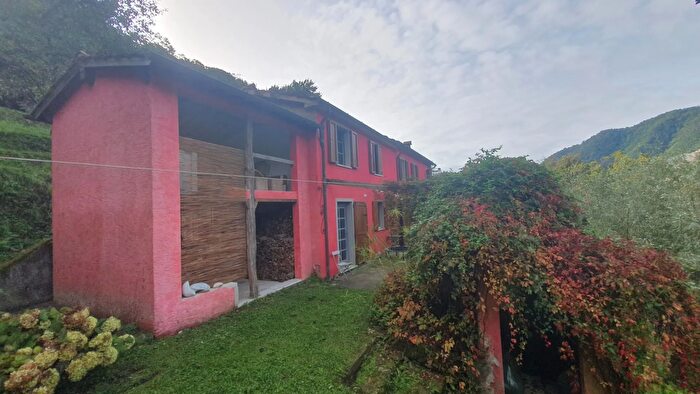 Casa trilocale in vendita in Seravezza