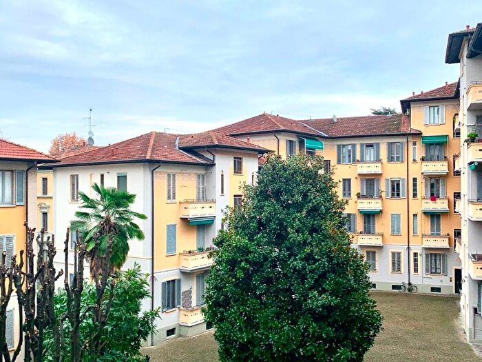 Appartamento trilocale in affitto in Piazza Bibbiena, Corso San Gottardo, Milano