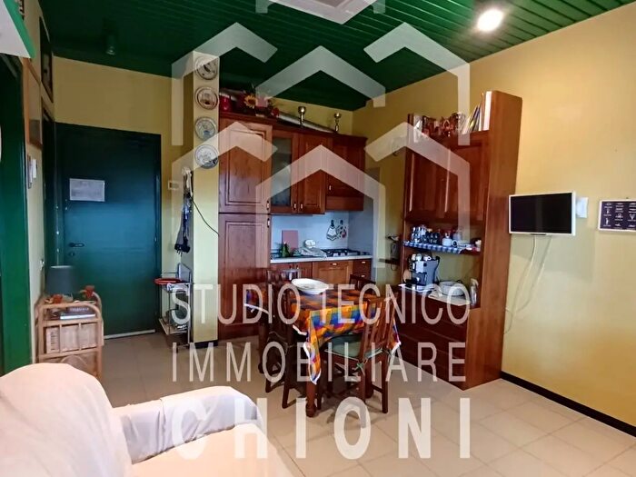 Appartamento trilocale in vendita in Montignoso