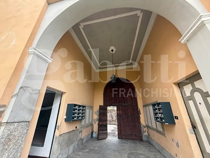 Appartamento trilocale in vendita in Via Corti Snc, Erba