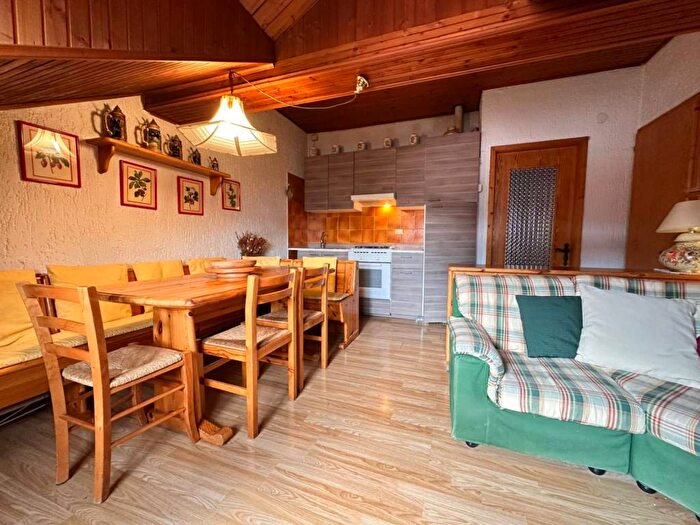 Appartamento trilocale in affitto in Via Giosuè Carducci, Centro, Asiago