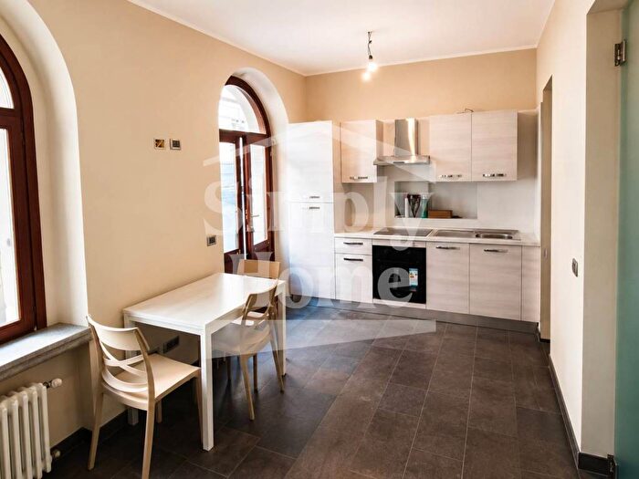 Appartamento bilocale in affitto in Via della Rocca, Torino