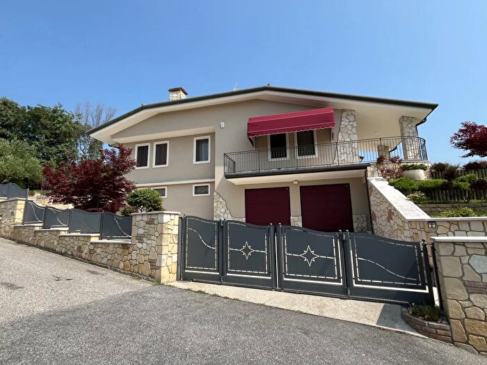 Casa con 6 locali in vendita in Via IV Novembre, Orgiano