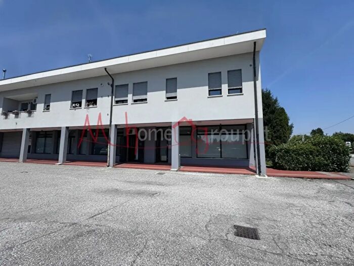 Appartamento trilocale in vendita in Via Vo' di Placca, Due Carrare