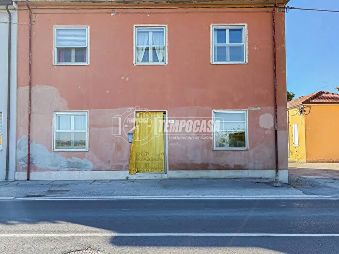 Casa quadrilocale in vendita in Via Cesenatico, Cesenatico