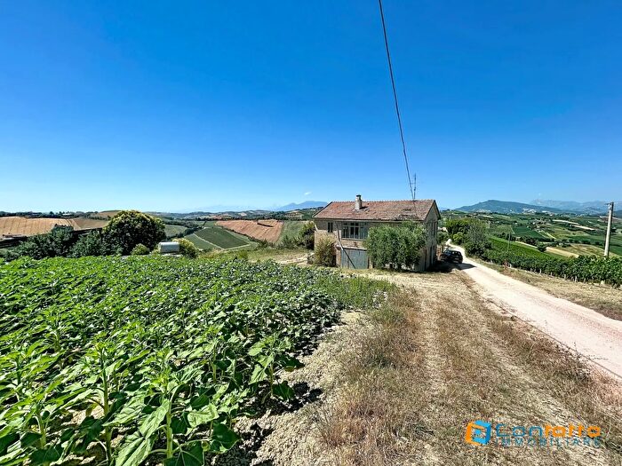 Casa con 8 locali in vendita in Contrada San Gregorio, Ripatransone