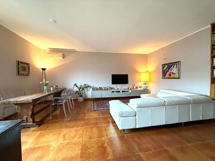 Appartamento con 6 locali in vendita in Raffaello Sanzio, Empoli