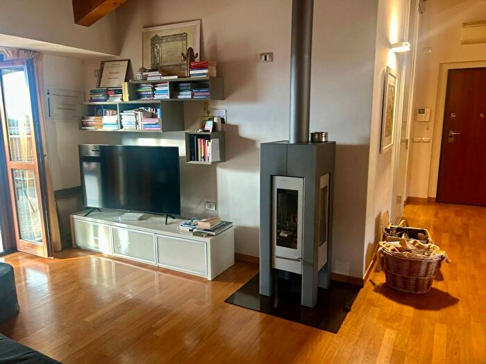 Casa quadrilocale in affitto in Via Padre Rufino Niccacci, Ponte Nuovo, Deruta