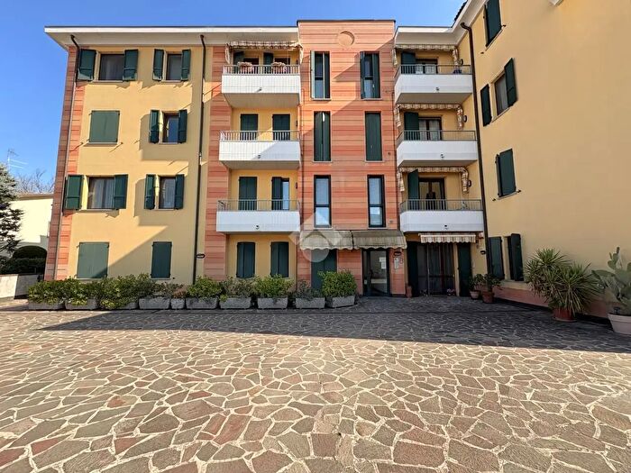 Appartamento trilocale in vendita in Via Baracca, Suzzara