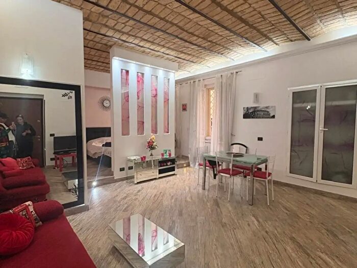 Appartamento bilocale in vendita in Via dei Volsci, Roma