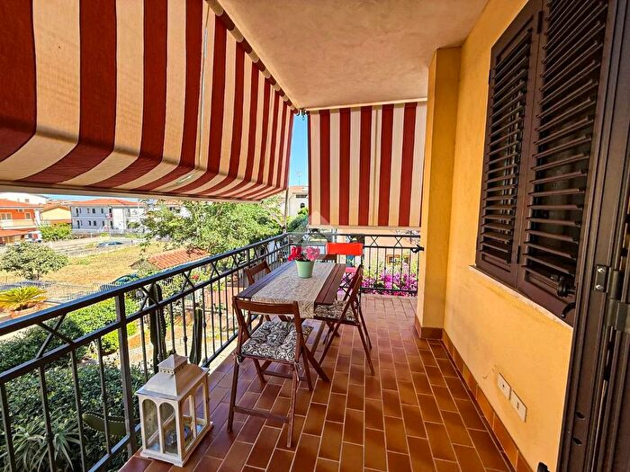 Appartamento con 8 locali in vendita in Via dei Campi, Fiumefreddo Bruzio