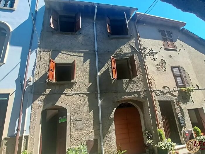 Casa con 6 locali in vendita in Borgo Santa Maria, Filattiera