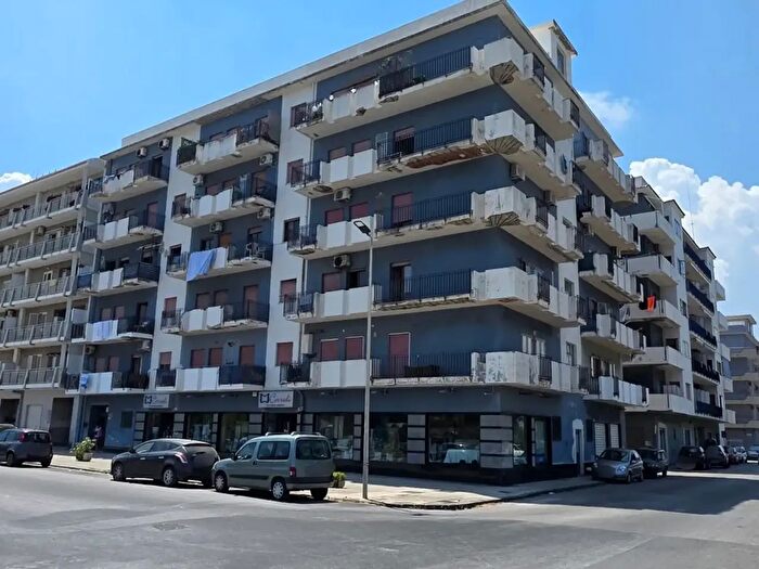 Appartamento trilocale in vendita in Piazza San Papino, Milazzo
