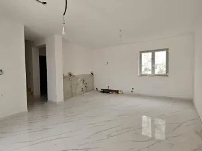 Appartamento trilocale in vendita in Via Ulisse Prota Giurleo, Napoli