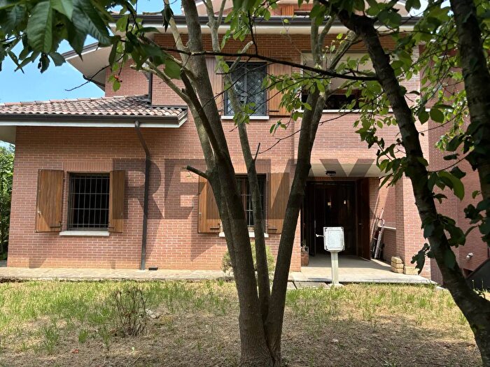 Appartamento con 9 locali in vendita in San Lazzaro Di Savena