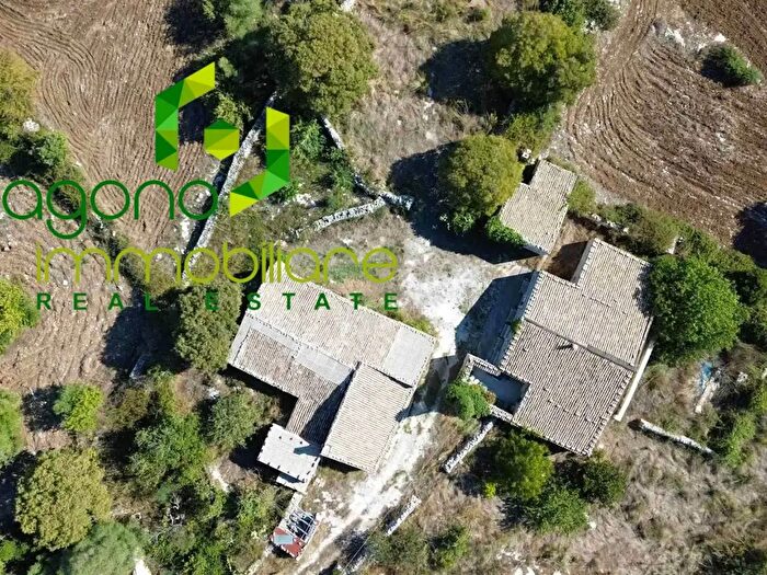 Casa con 6 locali in vendita in Noto