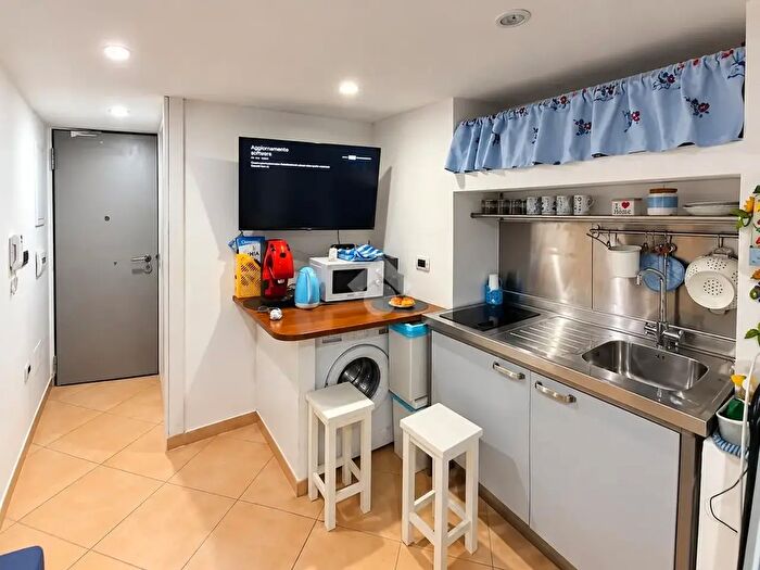 Appartamento monolocale in affitto in Via Nuova Pizzofalcone, Napoli