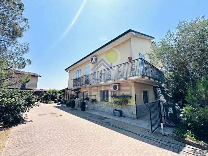 Casa con 5 locali in vendita in Via Volta, Valle Salimbene