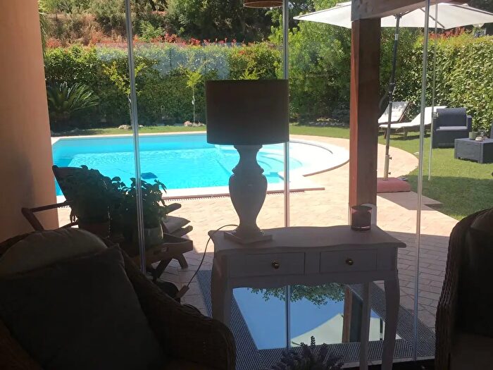 Casa con 8 locali in vendita in Via Circonvallazione Conero a, Numana