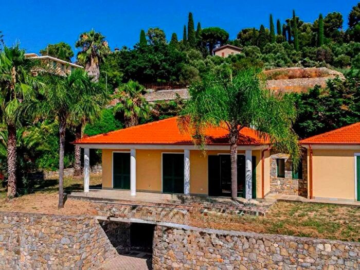 Casa con 5 locali in vendita in Bordighera