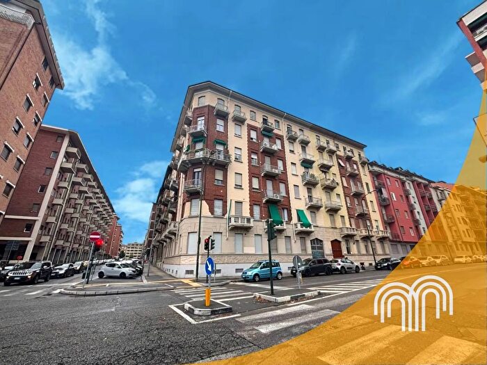 Appartamento trilocale in vendita in Via Ventimiglia, Torino