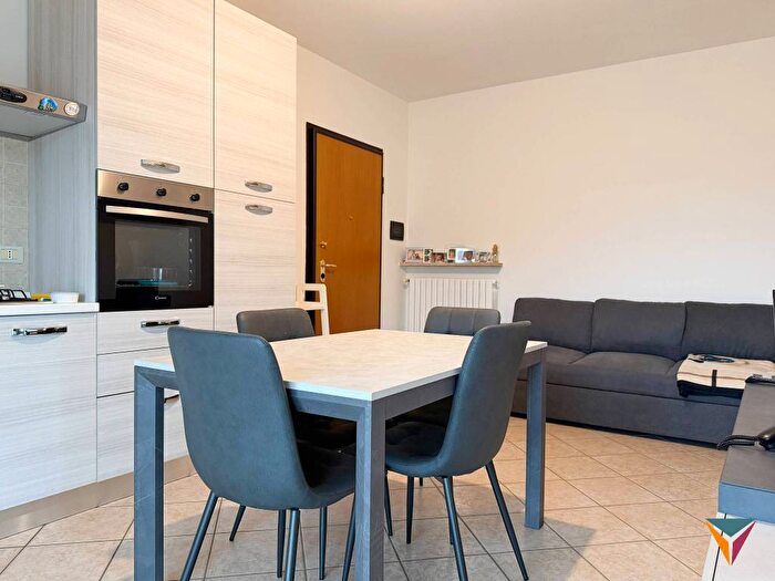 Appartamento trilocale in affitto in Via Luigi Einaudi, Curtatone