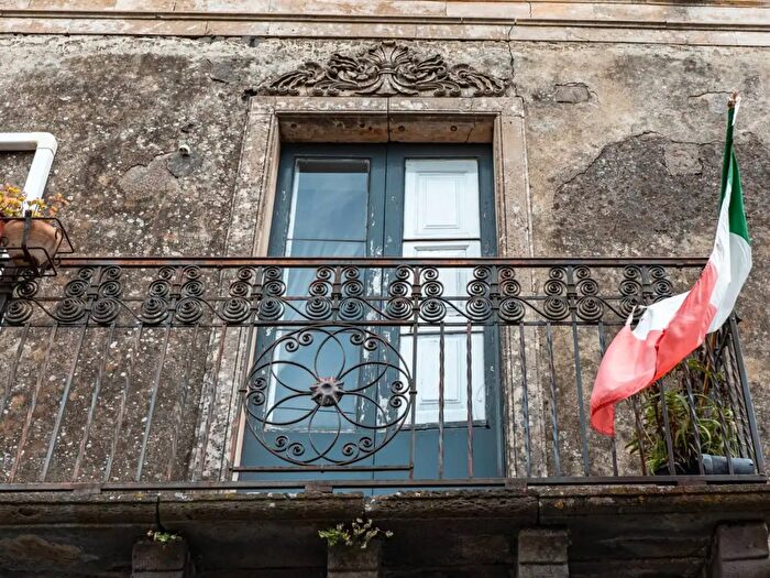 Casa con 8 locali in vendita in Via Capuana, SantAlfio