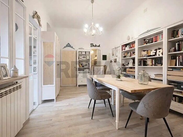 Appartamento trilocale in vendita in Via Ursone da Sestri, Genova