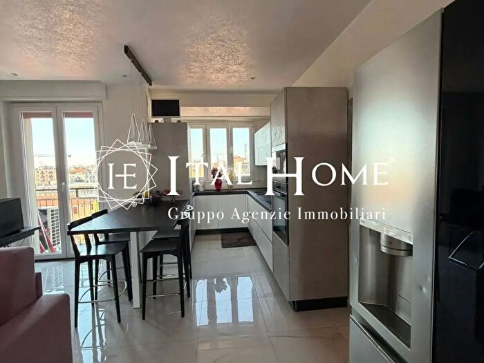 Appartamento quadrilocale in vendita in Viale Monte Ceneri, Milano