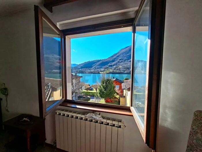 Casa con 5 locali in vendita in Endine Gaiano