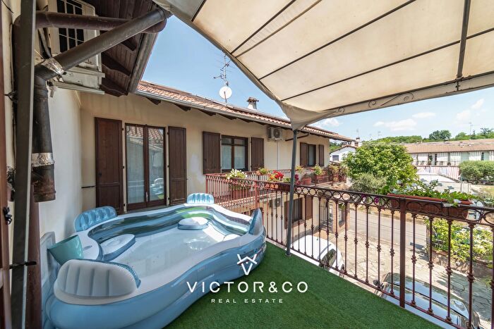 Casa con 6 locali in vendita in Via Marconi Snc, Briona