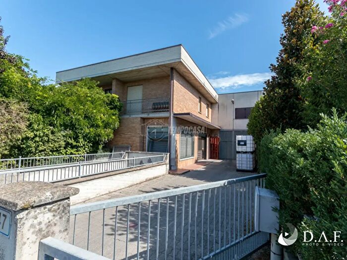 Casa trilocale in vendita in Via dellIndustria, Castelfranco Emilia