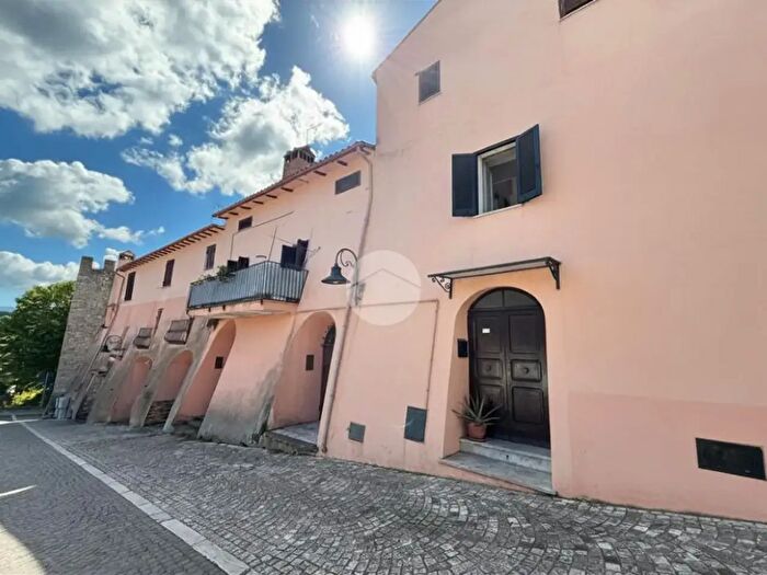 Appartamento con 5 locali in vendita in Via Giuseppe Garibaldi, Montebuono