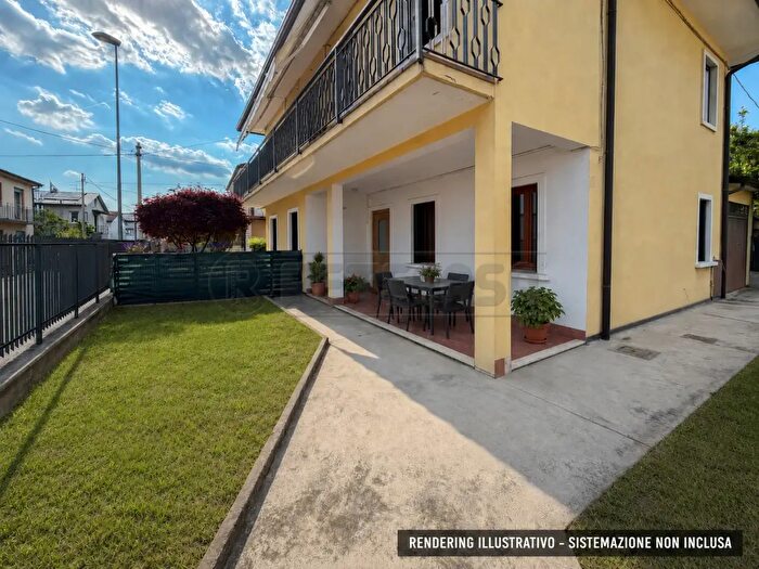 Appartamento con 5 locali in vendita in Via San Nicola, Creazzo