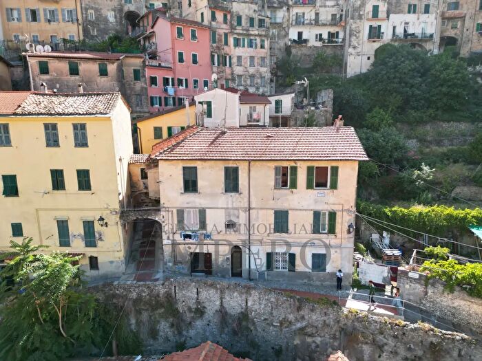 Appartamento trilocale in vendita in Salita Lago, Ventimiglia