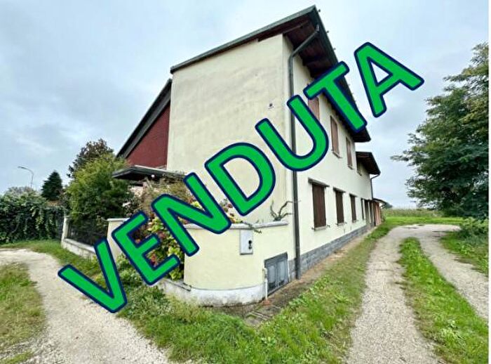 Casa con 5 locali in vendita in Via Isola Fulcheria, San Bassano