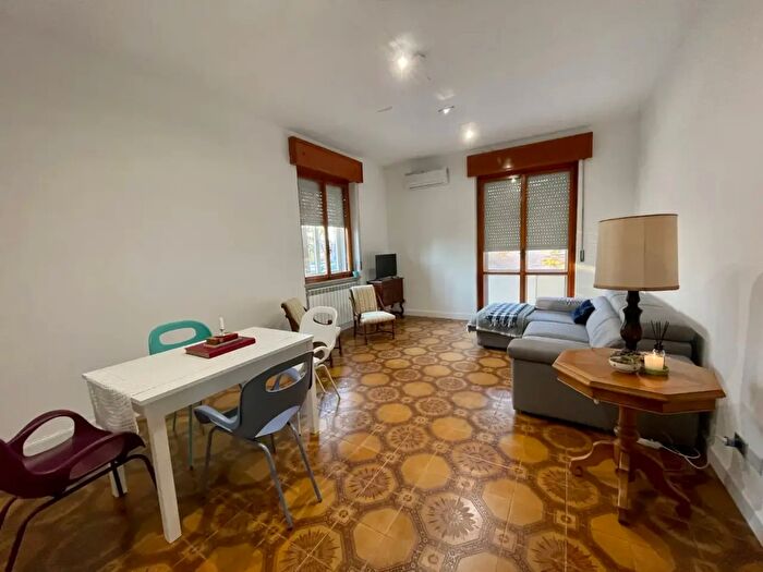 Appartamento quadrilocale in vendita in Via Pietro Inzani, Piacenza