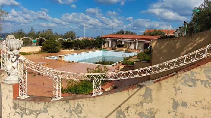 Casa con 6 locali in vendita in Contrada Policara, Messina