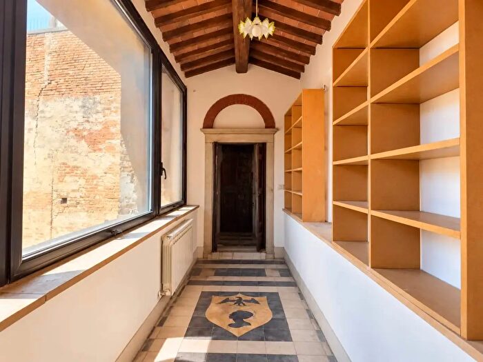 Appartamento con 5 locali in vendita in Siena