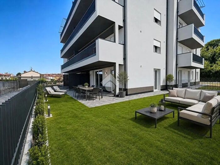Appartamento bilocale in vendita in Via Catullo, Castelnuovo Del Garda