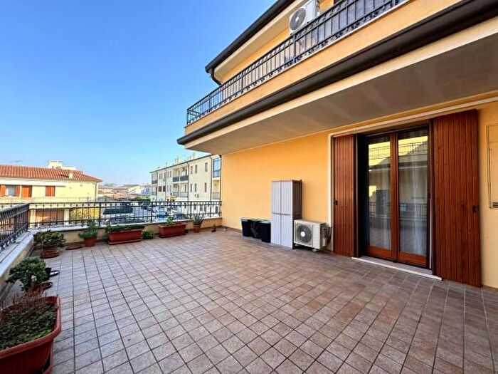 Appartamento trilocale in vendita in Via Roma, Porto Viro