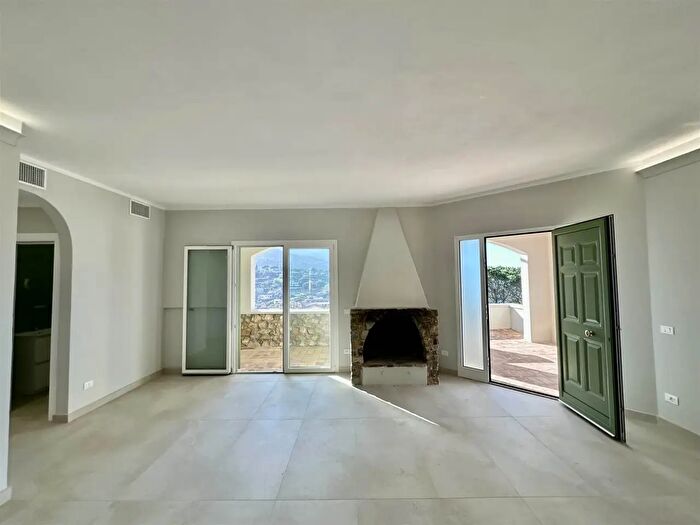 Appartamento con 7 locali in vendita in Marciana