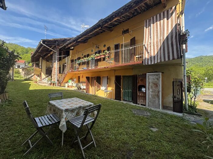 Casa con 5 locali in vendita in Via Erasca, Paesana
