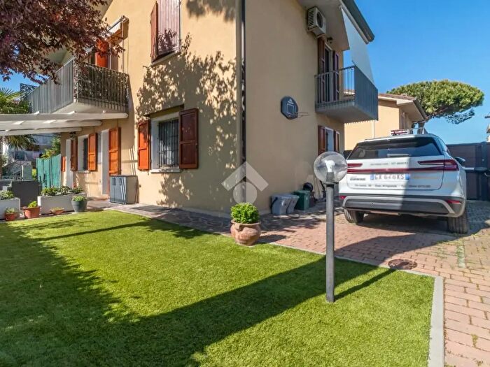 Appartamento trilocale in vendita in Via Pinarella, Cervia