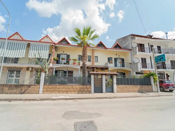 Casa con 6 locali in vendita in Via Vittorio Emanuele, Parete