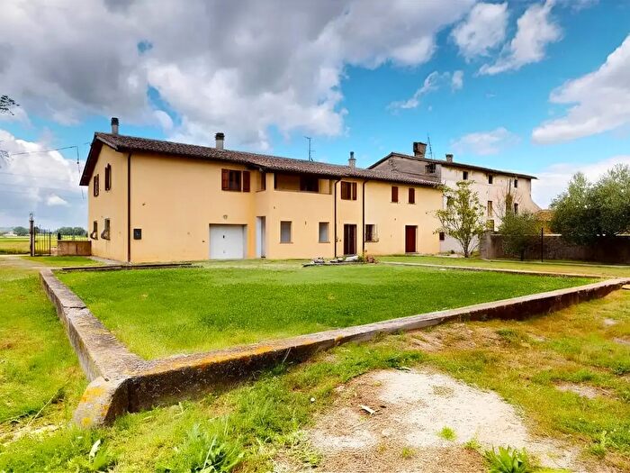 Casa quadrilocale in vendita in Frazione Beroide, Spoleto
