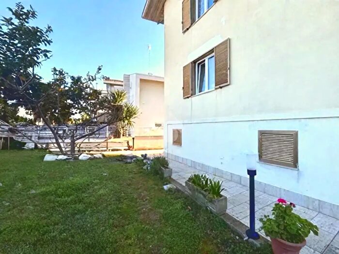 Casa con 8 locali in vendita in Via Cristoforo Colombo, Pineto