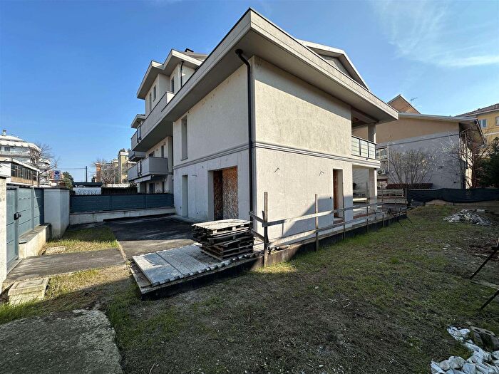 Casa quadrilocale in vendita in Piacenza