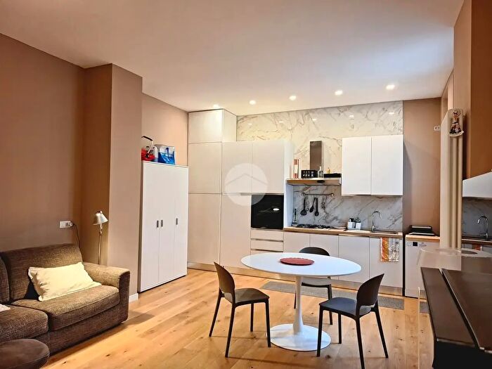 Appartamento bilocale in affitto in Via Alserio, Milano