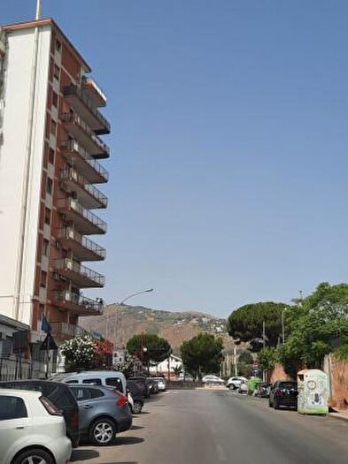 Appartamento con 5 locali in vendita in Via Gaetano La Loggia, Palermo